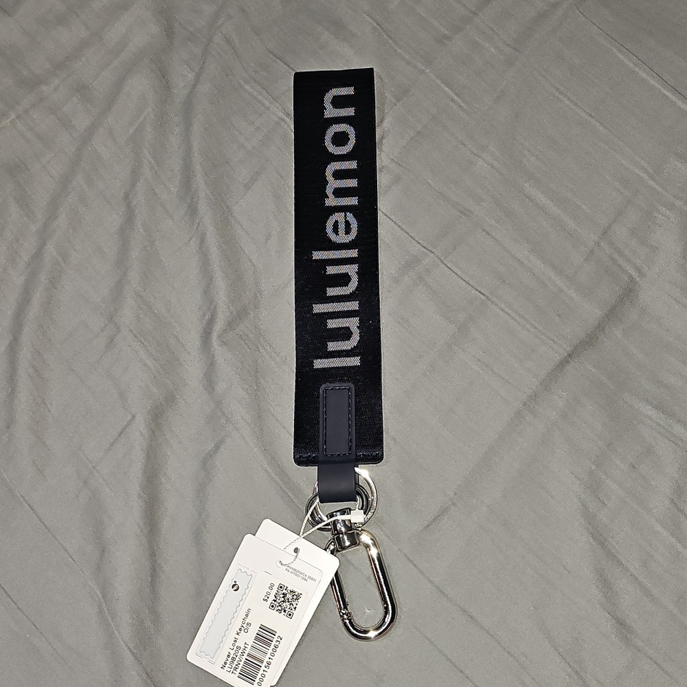 Lululemon Never Lost Keychain!! Nwts. TRNV/WHT!! Rare Hard To Find!!